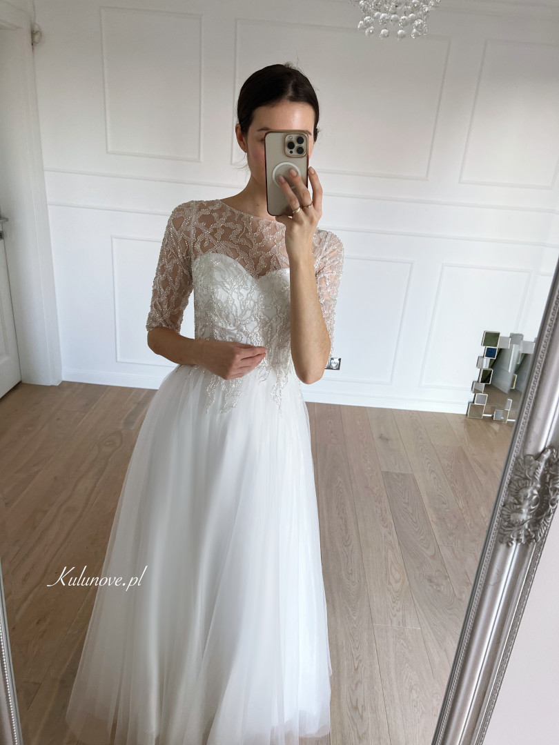 Olivia - tiulowa suknia ślubna z rękawem 3/4 i  bogato zdobioną górą - Kulunove zdjęcie 3