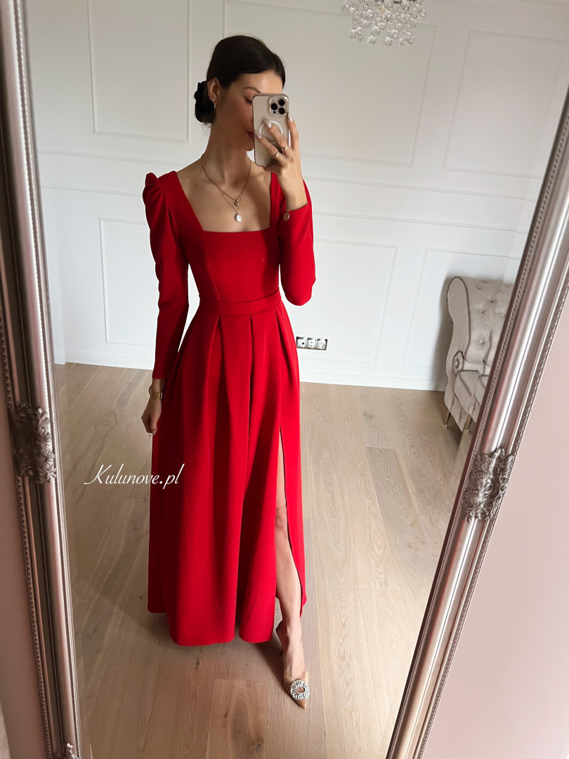 Bonita - czerwona suknia maxi na długi rękaw z dekoltem caro - Kulunove zdjęcie 1