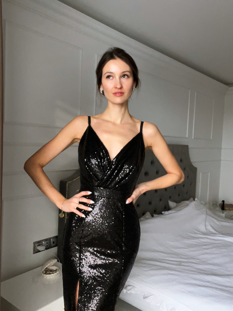 Andrea - czarna prosta cekinowa sukienka maxi na ramiączkach - Kulunove zdjęcie 2