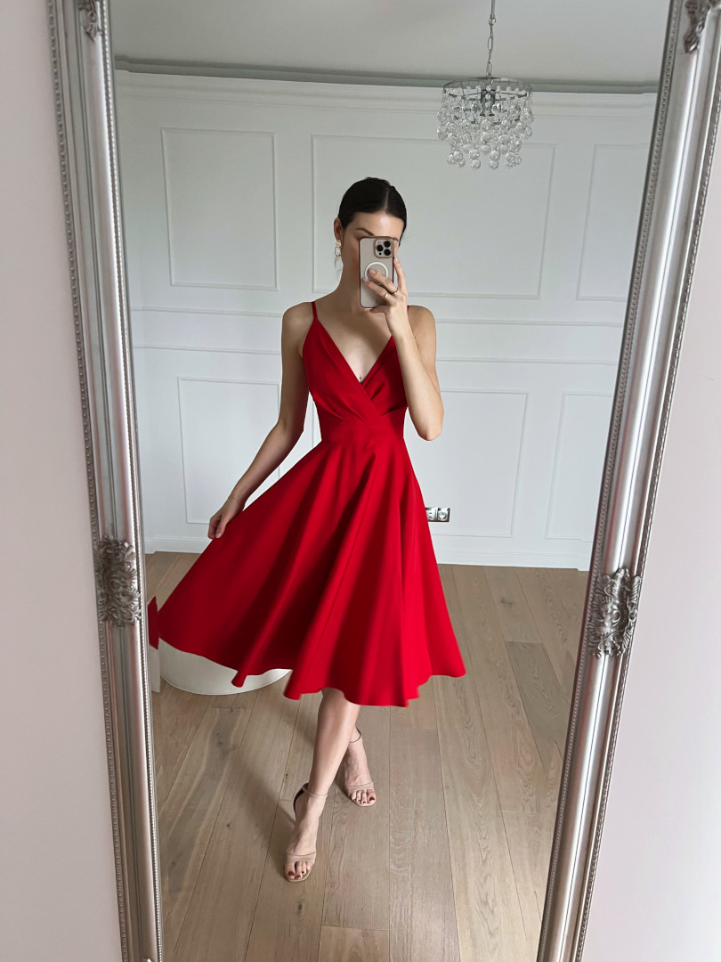 Elisabeth midi -  czerwona sukienka średniej długości na szerokim kole - Kulunove zdjęcie 1