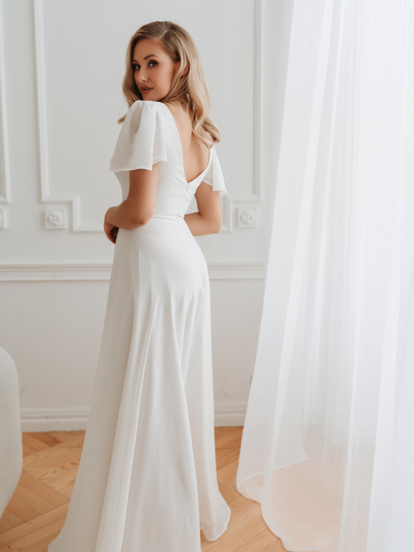 Kylie - prosta suknia ślubna z krótkim szyfonowym rękawem - Kulunove zdjęcie 3