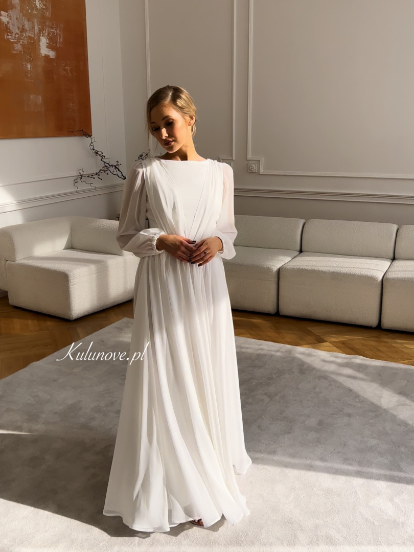 Aleksandra - minimalistyaczna suknia ślubna z zabudowanym przodem i z głębokim dekoltem na plecach - Kulunove zdjęcie 3