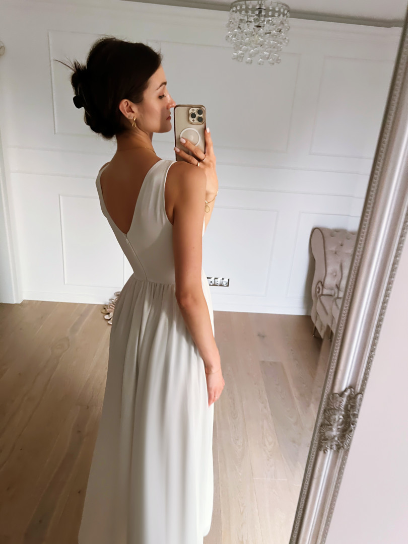 Nella - biała sukienka na ramiączkach o długości maxi - Kulunove zdjęcie 3