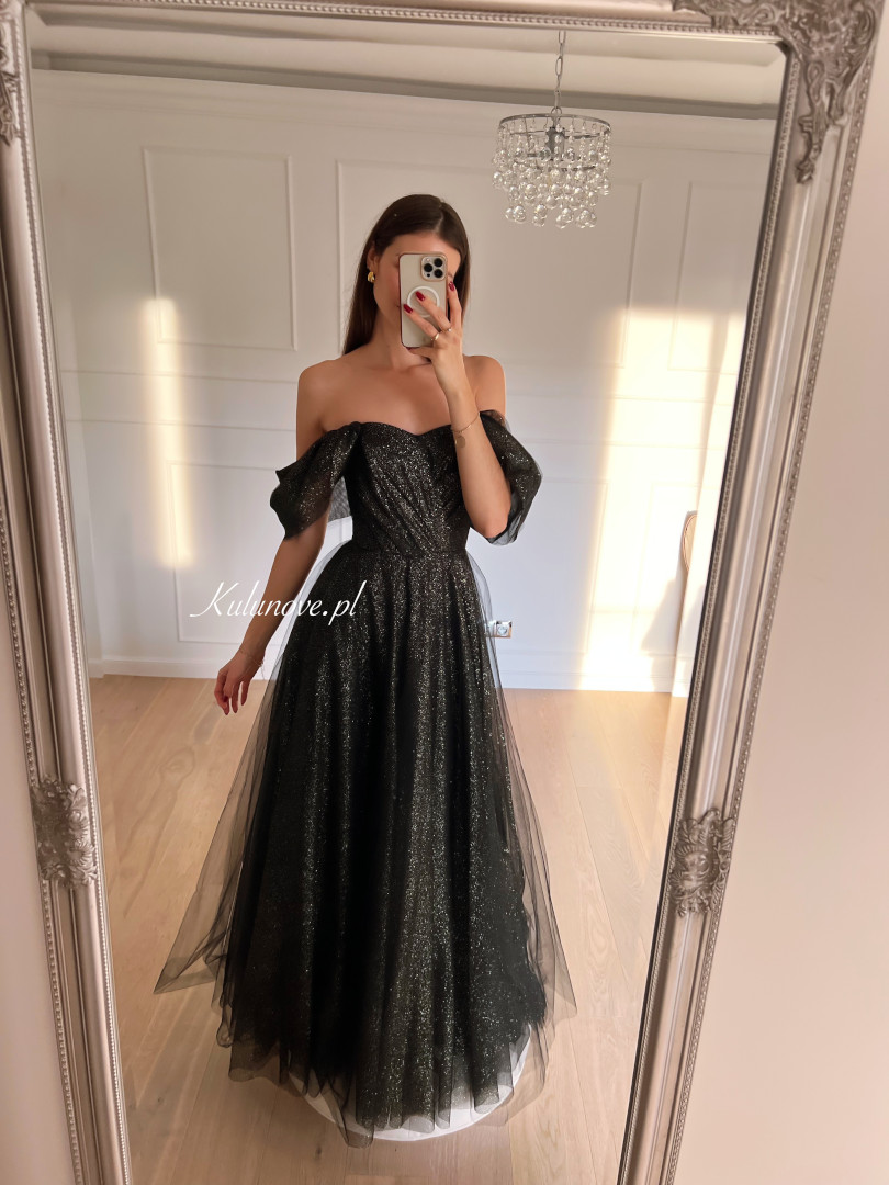 Selena PREMIUM - czarna tiulowa balowa suknia w stylu ksiÄ™Å¼niczki z brokatem i z opadajÄ…cym rÄ™kawem - Kulunove zdjÄ™cie 3