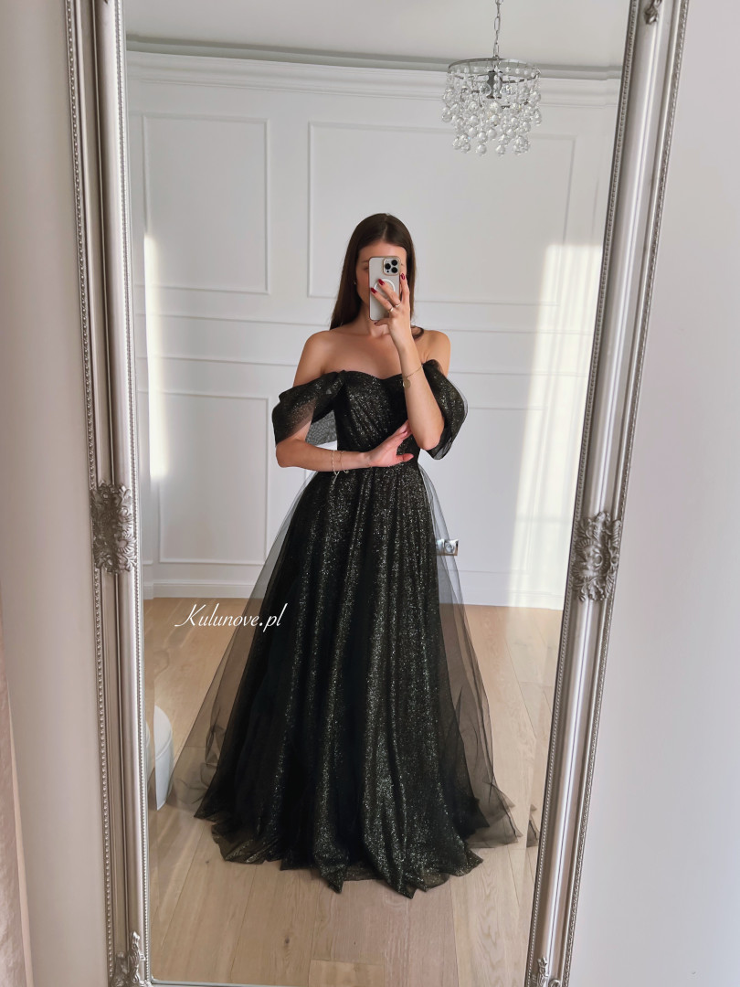 Selena PREMIUM - czarna tiulowa balowa suknia w stylu ksiÄ™Å¼niczki z brokatem i z opadajÄ…cym rÄ™kawem - Kulunove zdjÄ™cie 1