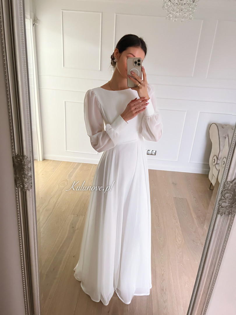 Georgia - minimalistyczna szyfonowa suknia ślubna z długim rękawem - Kulunove zdjęcie 3