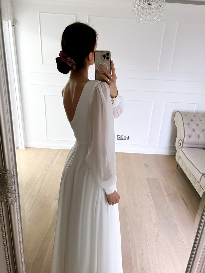 Georgia - minimalistyczna szyfonowa suknia ślubna z długim rękawem - Kulunove zdjęcie 2