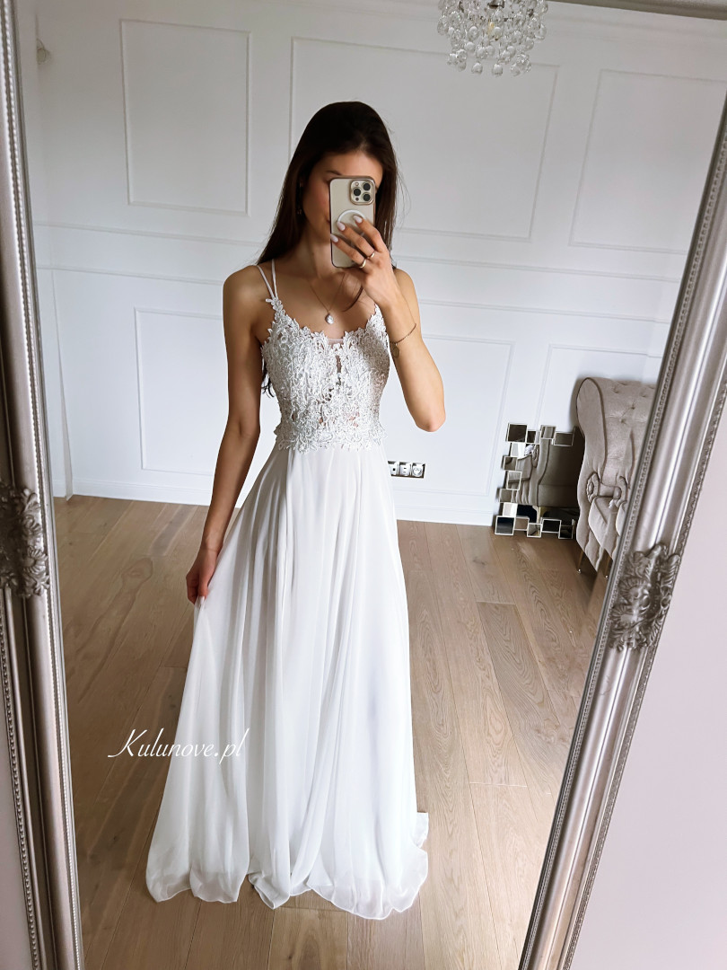 Klarysa - suknia ślubna w kształcie delikatnej litery A z muślinowym dołem zdjęcie 1