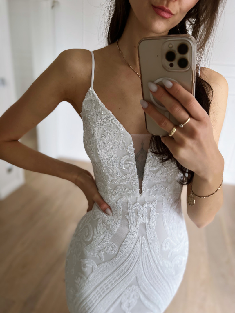 Stephanie- biała cekinowa suknia z koronką w kształcie syrenki - Kulunove zdjęcie 4