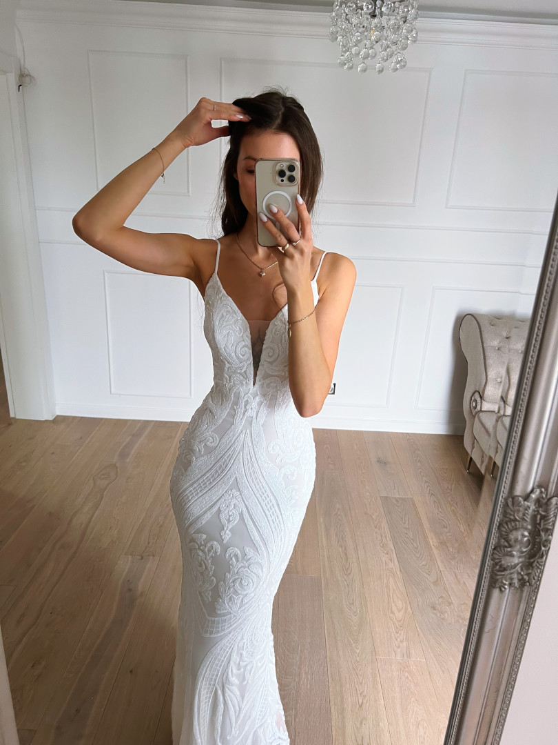 Stephanie- biała cekinowa suknia z koronką w kształcie syrenki - Kulunove zdjęcie 3