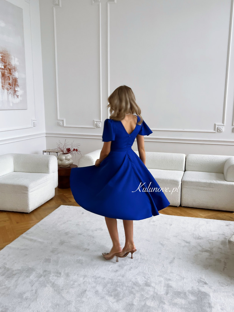 Jennifer - elegancka sukienka midi z rękawkiem w kolorze chabrowym - Kulunove zdjęcie 3