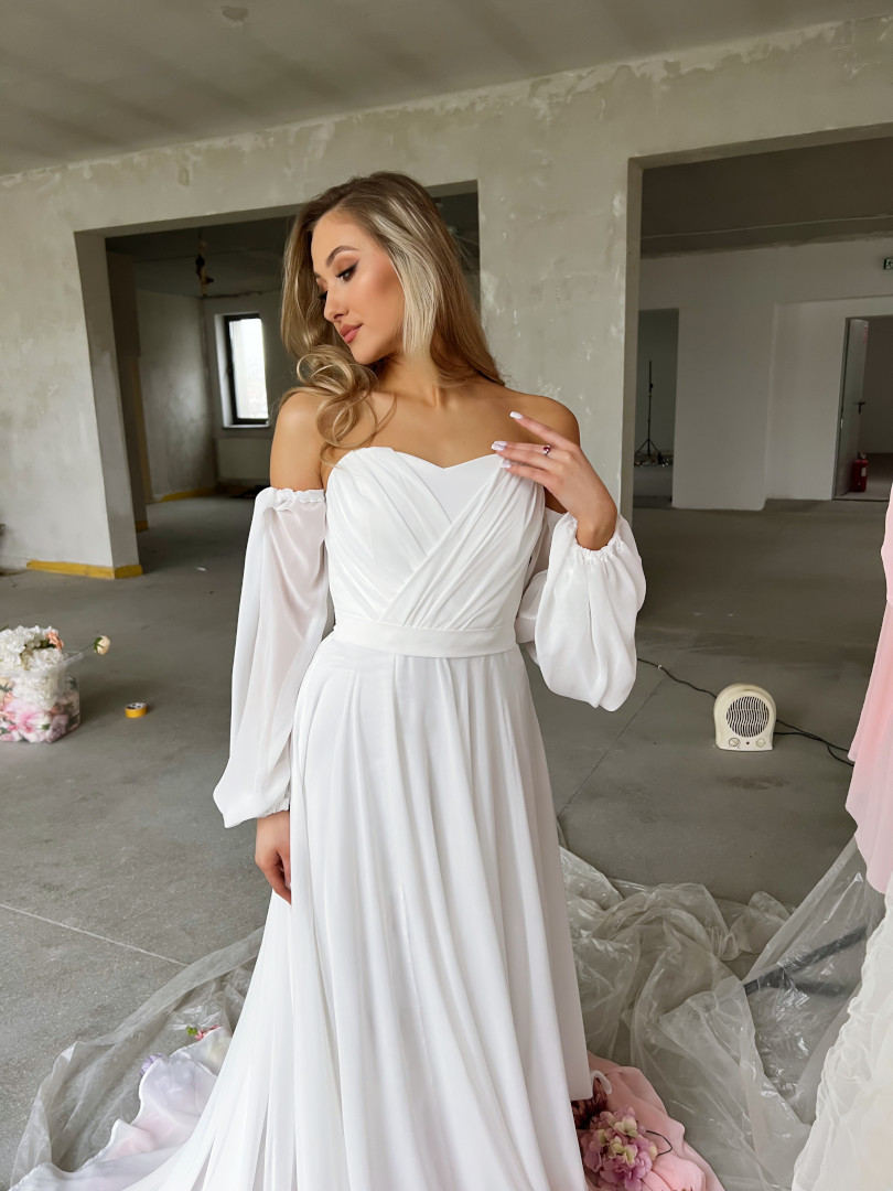 Rosella - szyfonowa suknia ślubna z trenem z marszczonym gorsetem - Kulunove zdjęcie 4