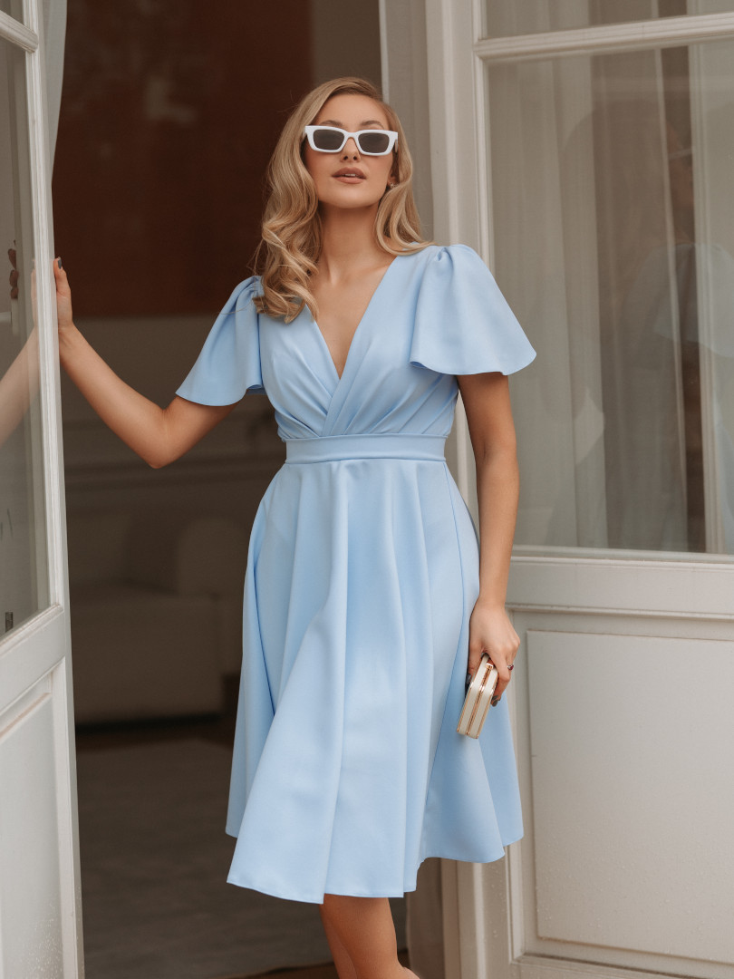 Jennifer - błękitna sukienka midi z krótkim rękawkiem - Kulunove zdjęcie 4