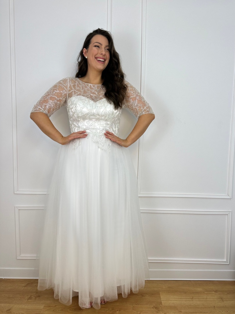 Olivia - tiulowa suknia ślubna z rękawem 3/4 i  bogato zdobioną górą - Kulunove zdjęcie 4