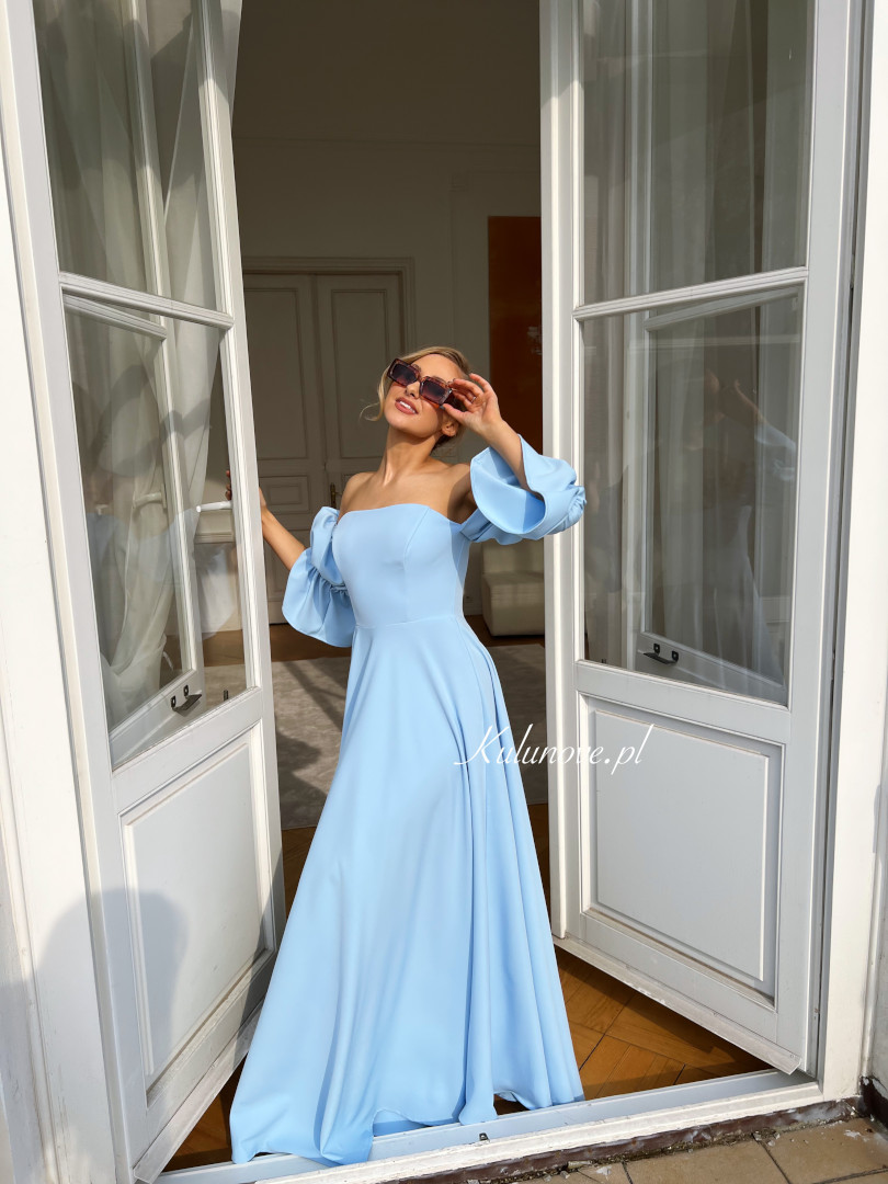Seniorita - długa błękitna sukienka hiszpanka z odkrytymi ramionami - Kulunove zdjęcie 3