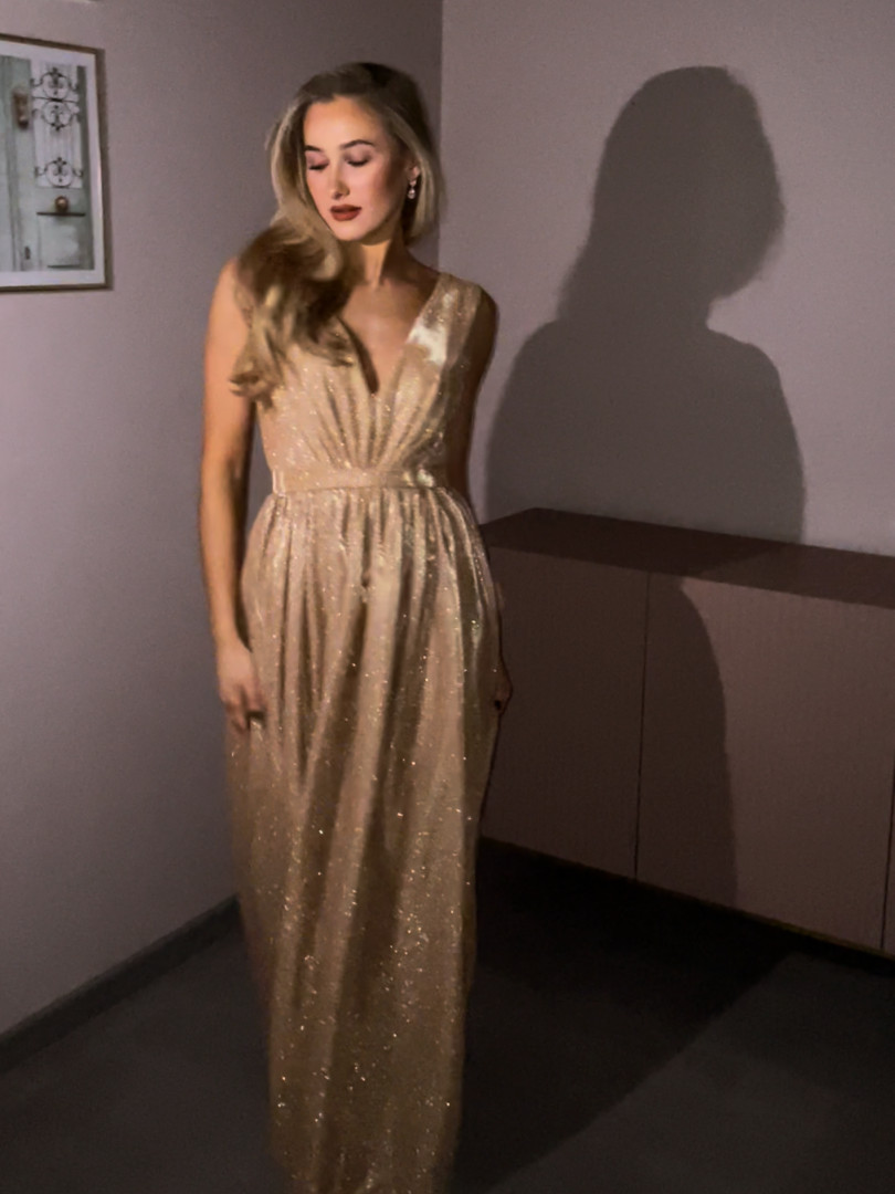 Claudine - połyskująca złota sukienka maxi z brokatem - Kulunove zdjęcie 1