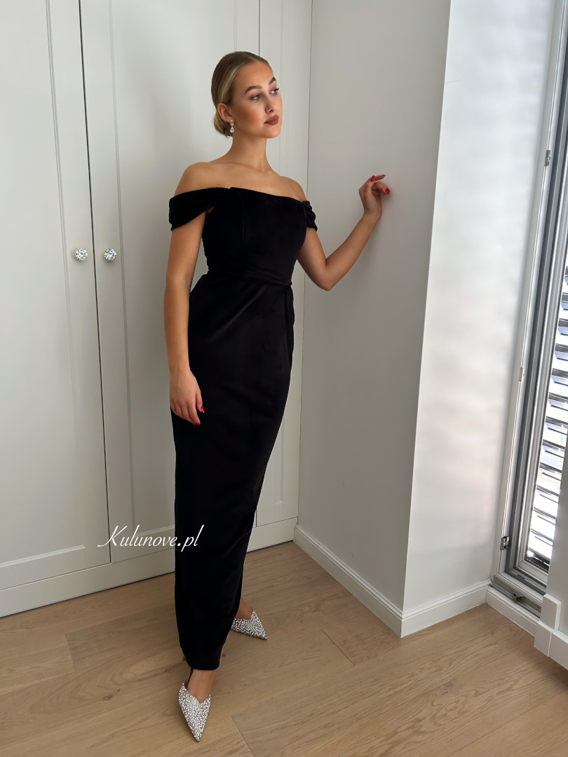 Kate-  prosta welurowa sukienka czarna maxi z opadającym rękawkiem - Kulunove zdjęcie 3