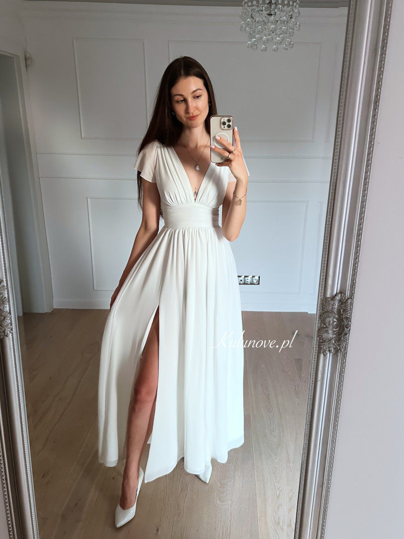 Tenerif - prosta suknia ślubna z krótkim szyfonowym rękawem - Kulunove zdjęcie 3