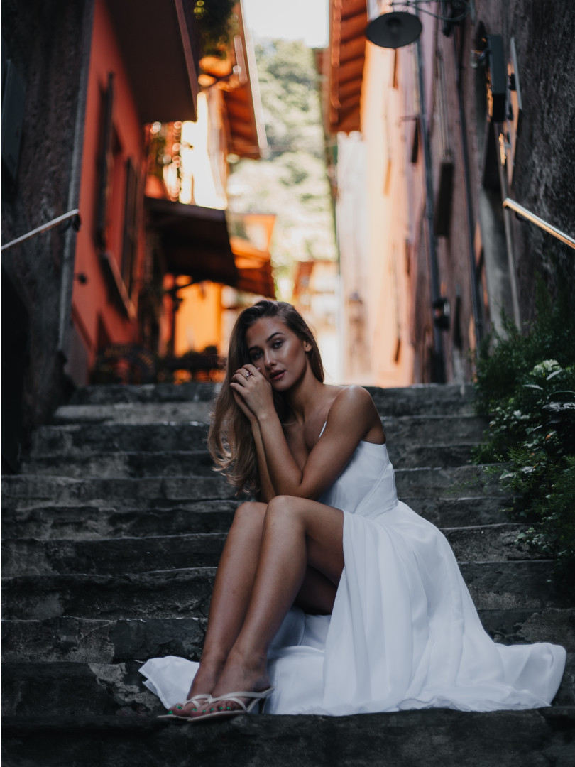 Francesca - zwiewna szyfonowa suknia ślubna na cienkich ramiączkach - Kulunove zdjęcie 2
