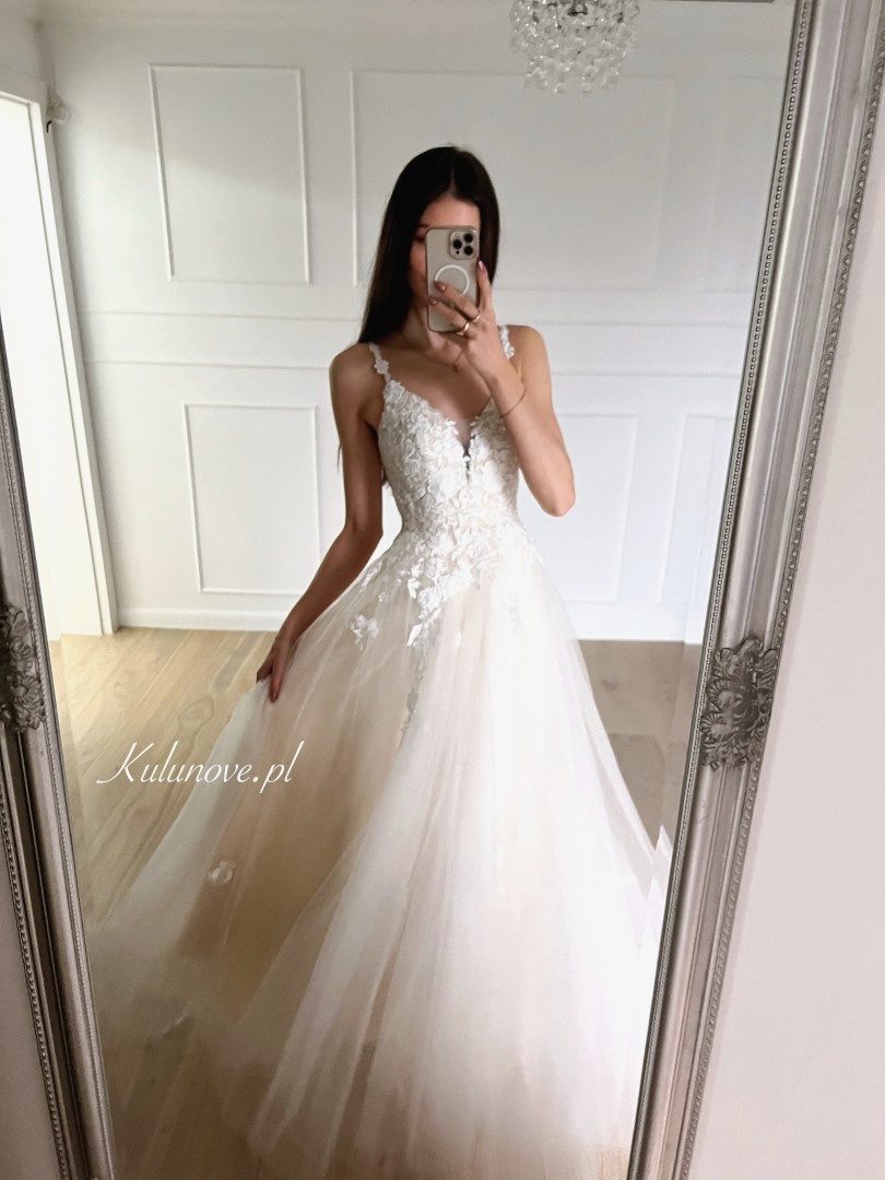 Rosalie - suknia ślubna księżniczka z koronkowym wykończeniem - Kulunove zdjęcie 2