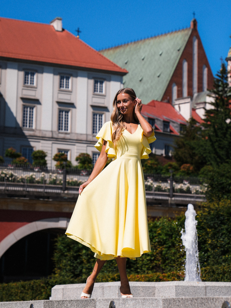 Isabella - maślana rozkloszowana sukienka midi z efektownymi rękawkami i dekoltem w literę V - Kulunove zdjęcie 1