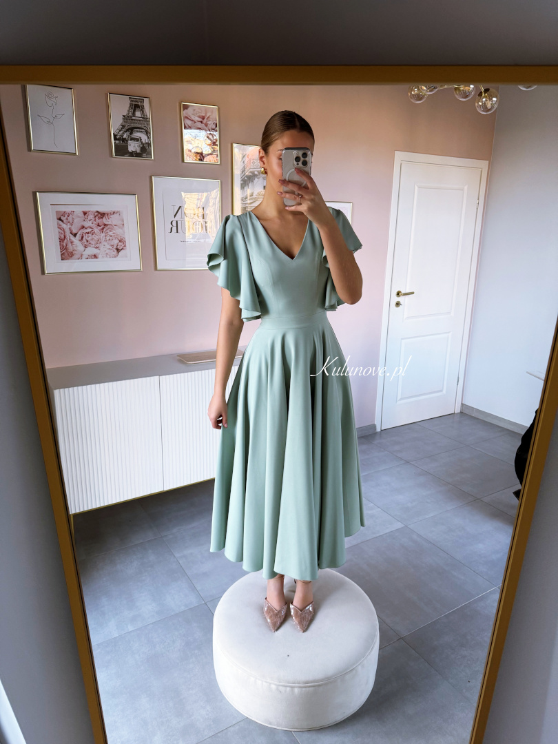 Isabella - szałwiowa rozkloszowana sukienka o długości midi z motylkowymi rękawami