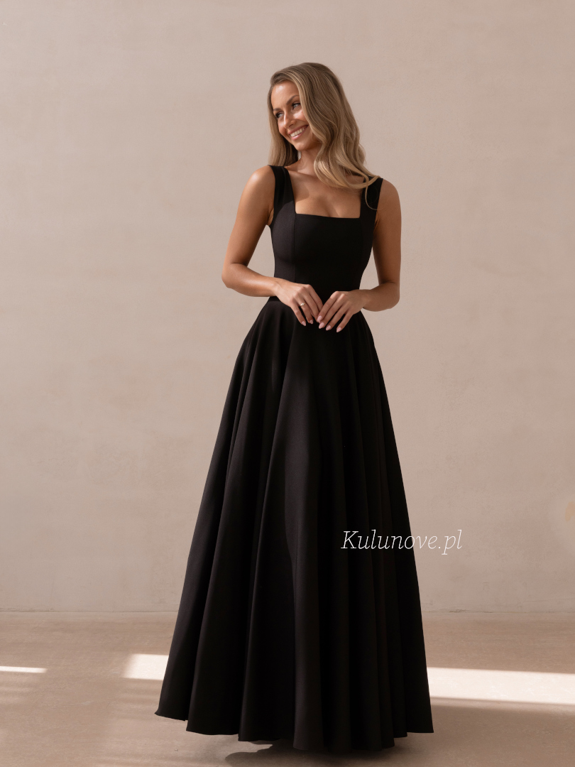 Karlie premium - czarna suknia balowa z kwadratowym dekoltem i rozkloszowanym dołem