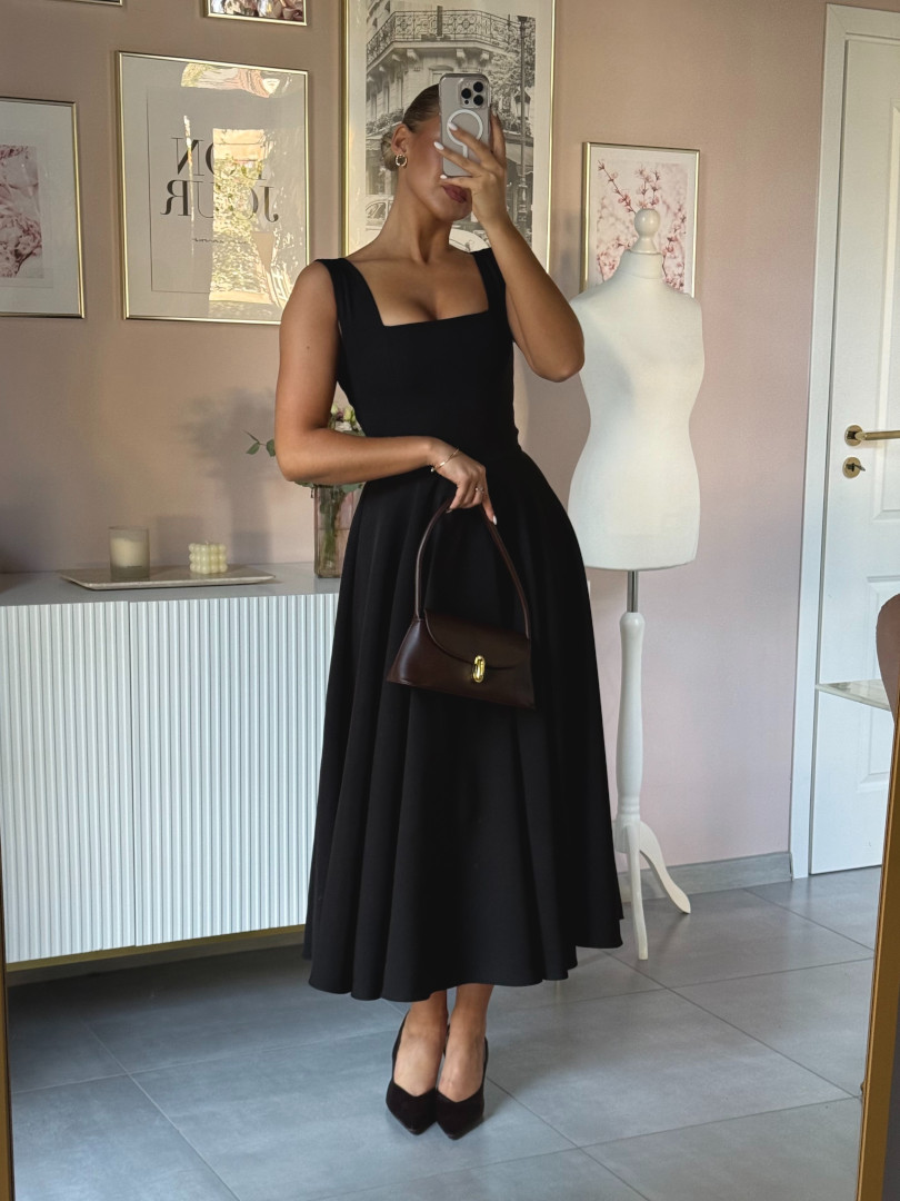 Karlie midi  - czarna rozkloszowana sukienka na grubszych ramiączkach z dekoltem karo  - Kulunove zdjęcie 1
