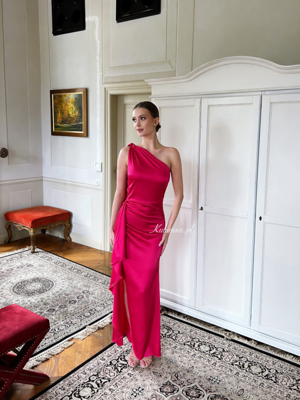 Chicago fuksja - satynowa sukienka na jedno ramię z wiązaniem na kilka sposobów