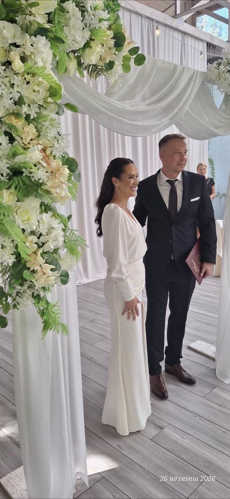 Florence - prosta elegancka sukienka na zakładkę w kolorze ecru