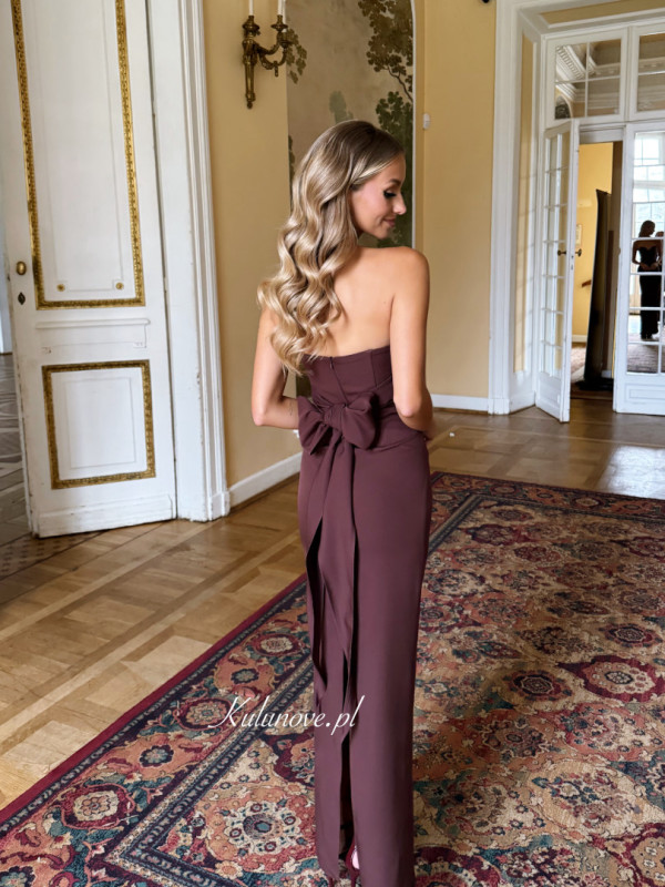 Darling - długa czekoladowa wiązana sukienka z gorsetową górą