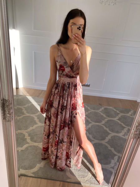 Flowers nude - długa sukienka w kwiaty  z dekoltem na zakładkę
