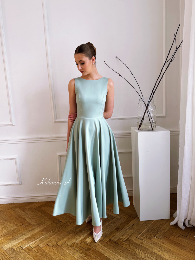 Nora midi - subtelna sukienka midi z zabudowanym dekoltem w kolorze szałwii