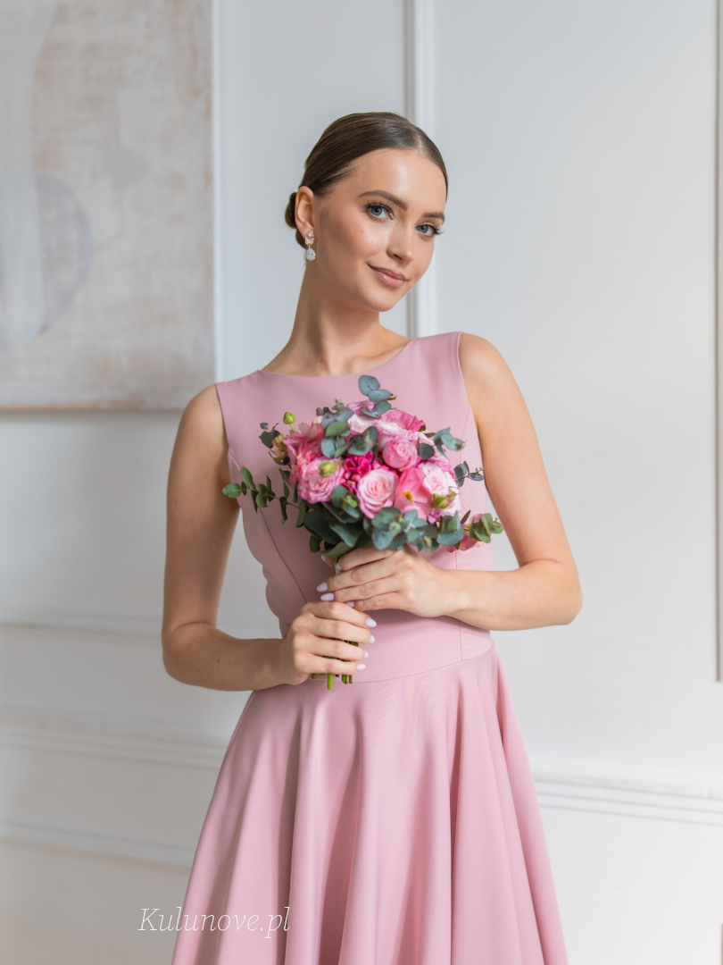 Nora midi - klasyczna rozkloszowana sukienka dla świadkowej o długości midi w odcieniu brudnego różu