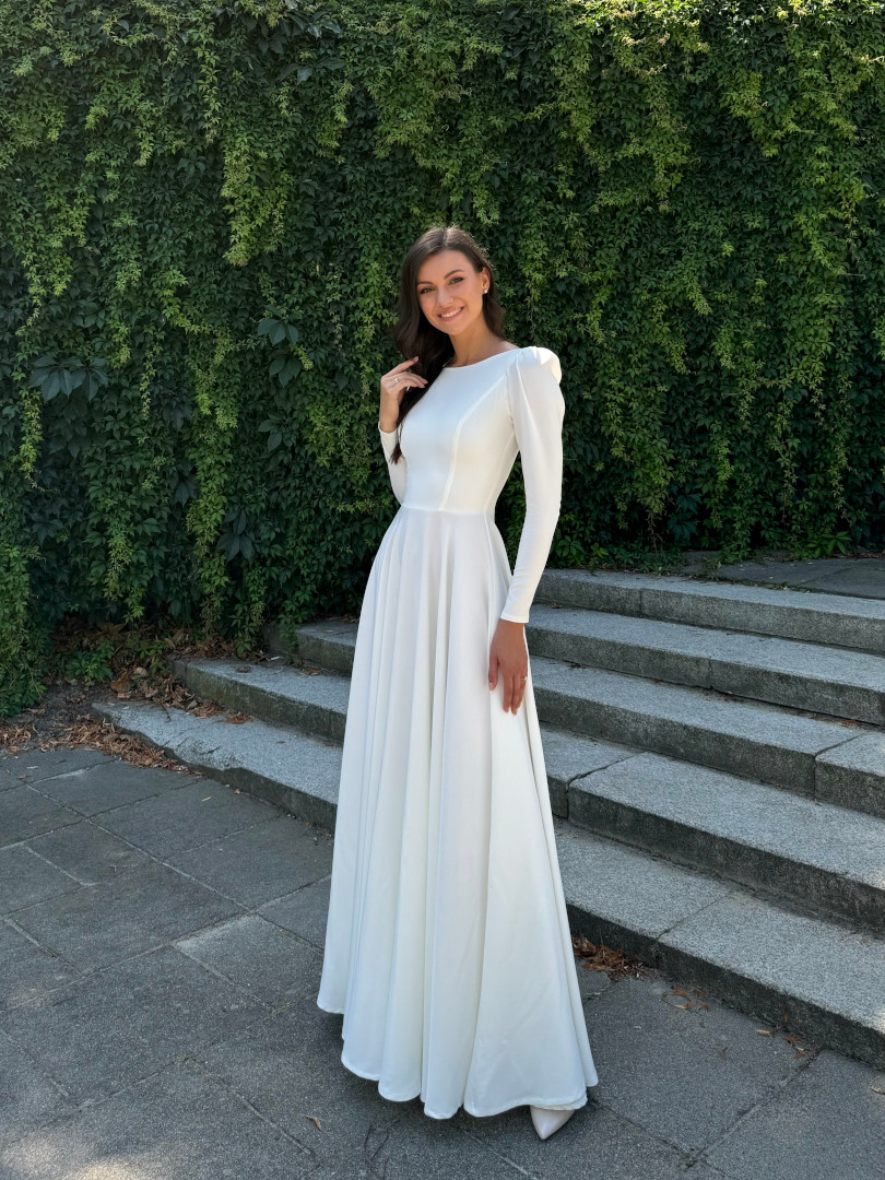 Snow - suknia ślubna na długi rękaw na szerokim kole