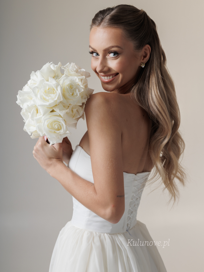 Bonnie - romantyczna szyfonowa suknia z wiązaniem na plecach - Kulunove zdjęcie 3